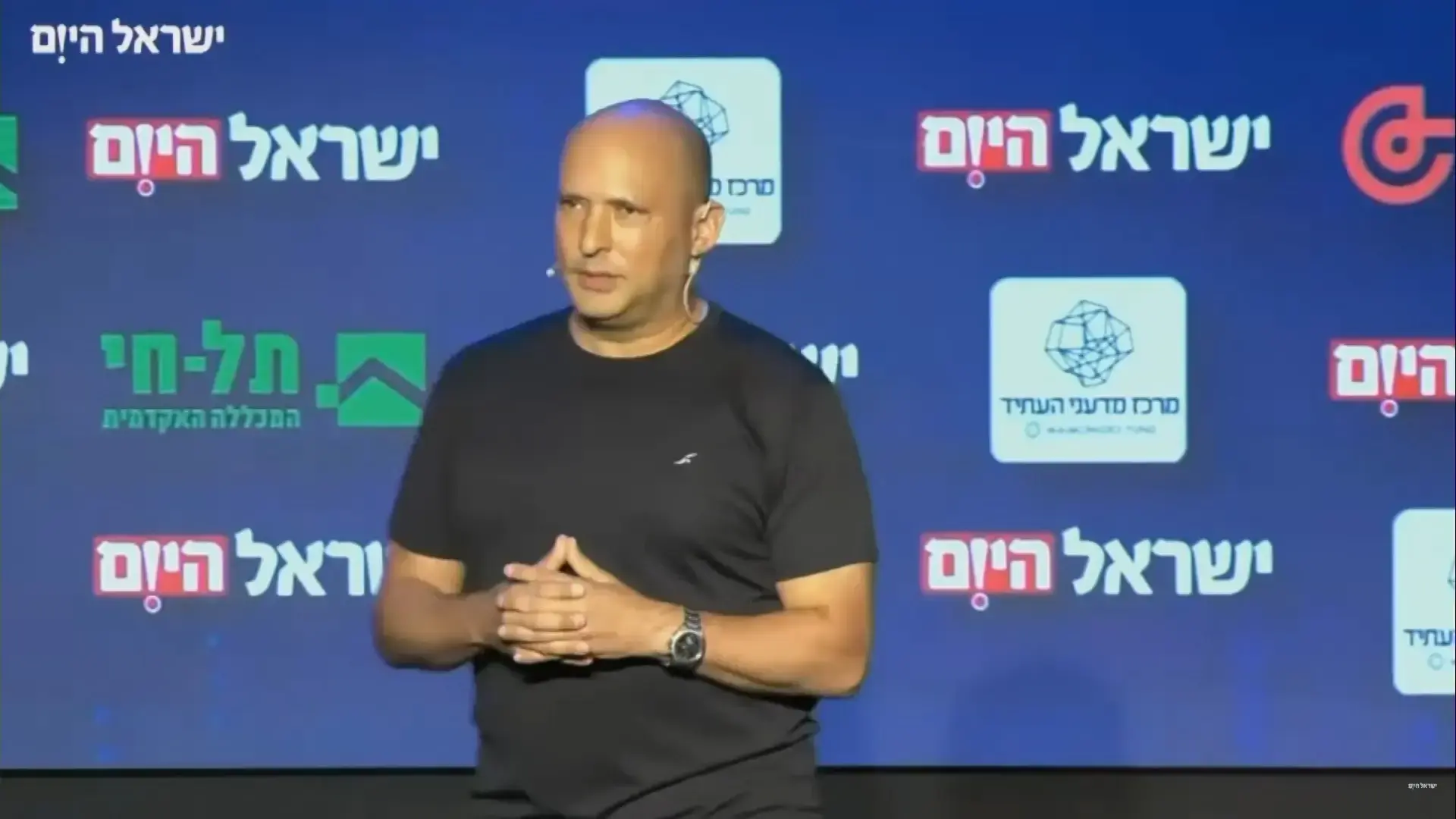 ערוץ 14 פתח את המהדורה עם פייק מוחלט על בנט. אפילו אנגלית הם לא מבינים שם?!