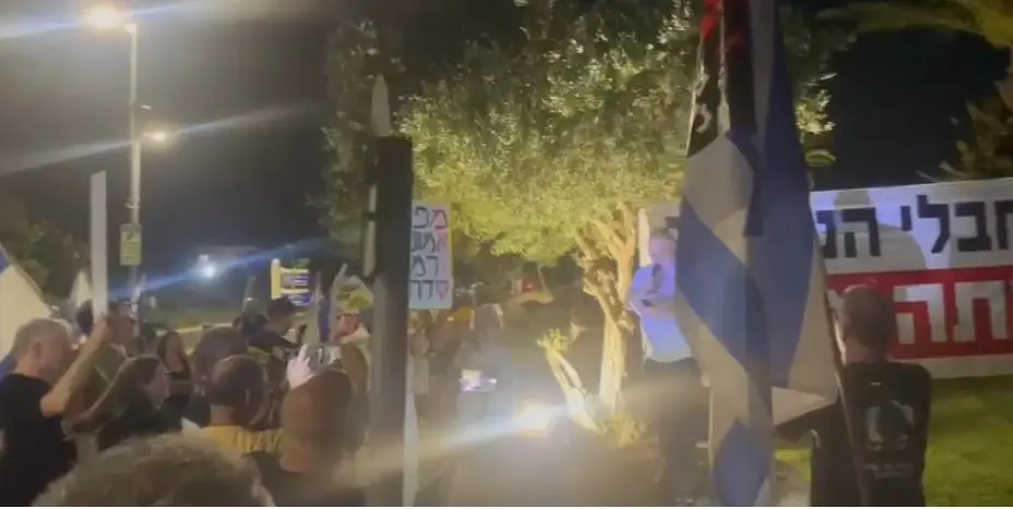 לשכת רה"מ מכחישה שנתניהו ביקש להתנכל לפעיל המחאה