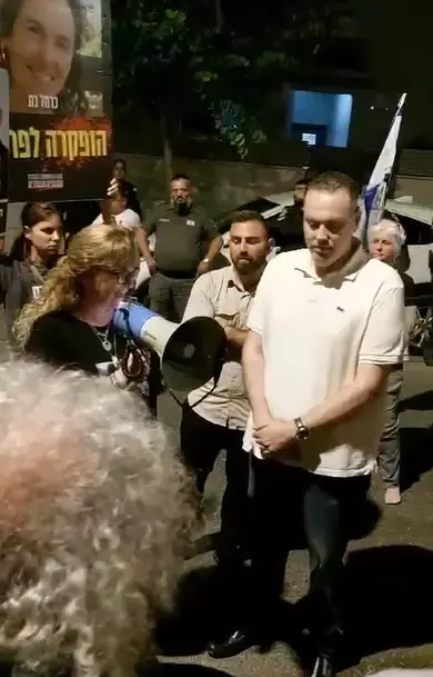 ההפגנות לא יועילו: רק הצעד הזה יוכל לטלטל את המדינה