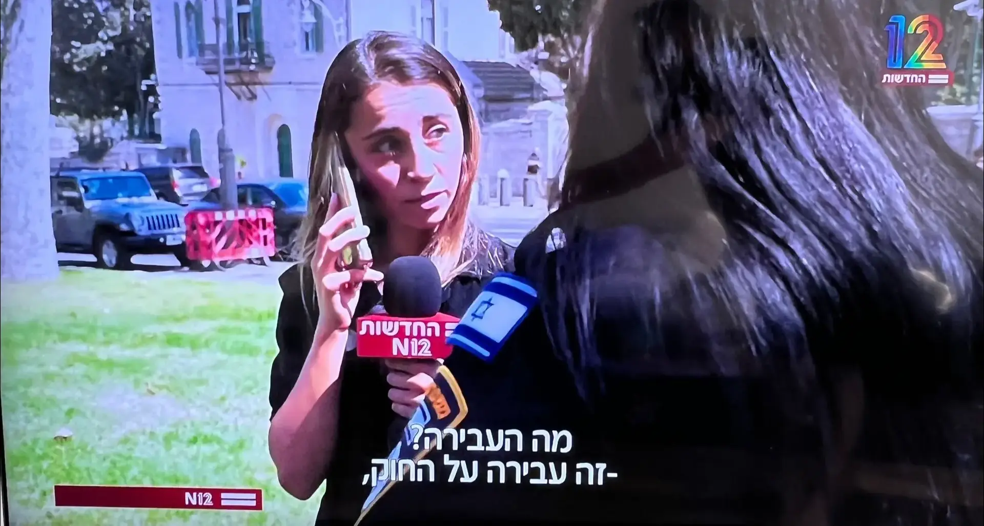 כתבת חדשות 12 דיווחה מהפגנת משפחות החטופים. המשטרה איימה לעצור אותה