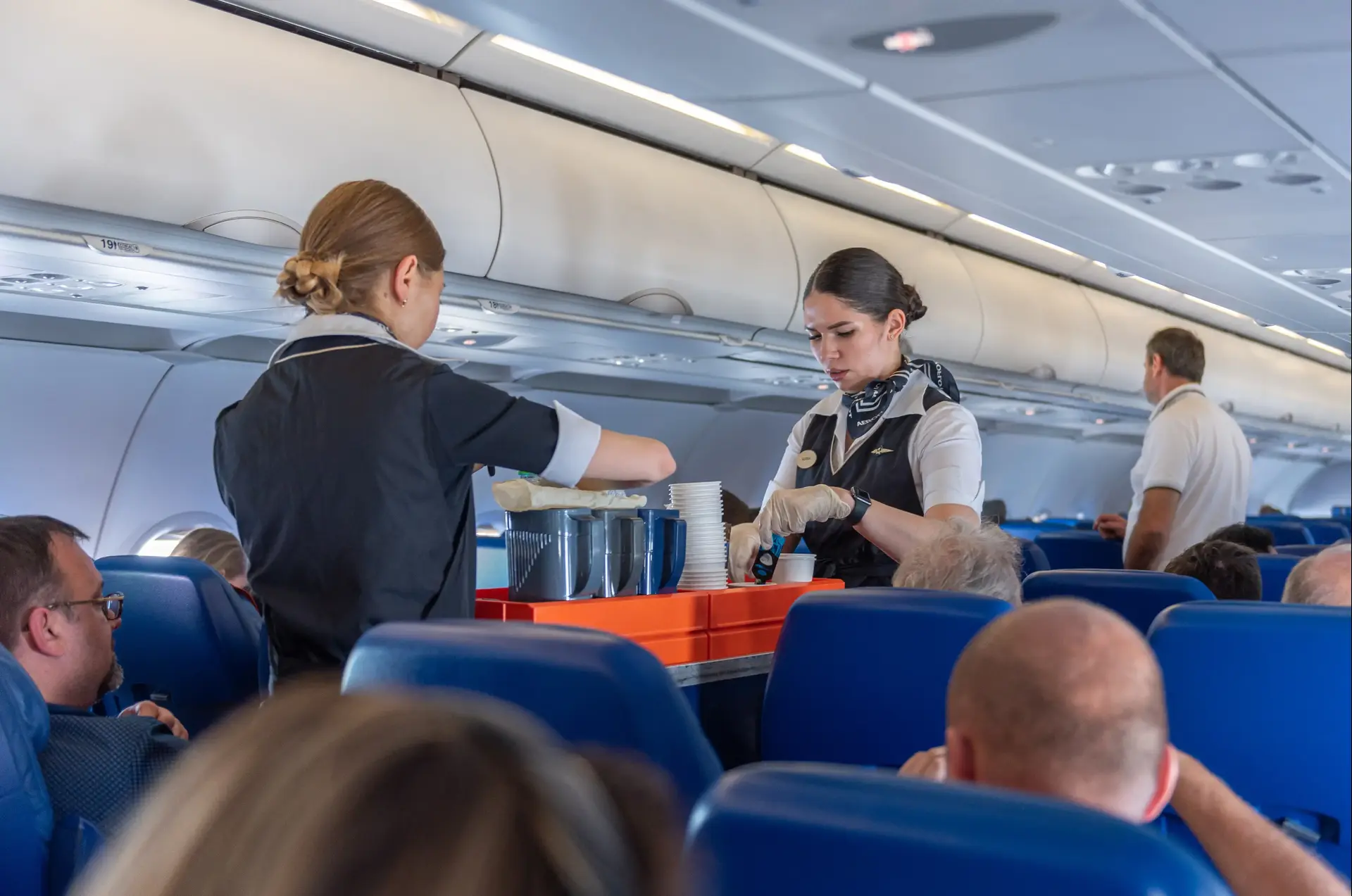 בלתי נסבל: איך לעבור טיסות ארוכות ולצאת ללא כאבי שרירים וגב
