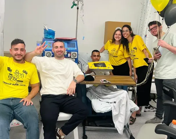 הלחץ מהפינוי והמלחמה גרם לו לאבד את הכליה שהושתלה. כעת הוא מחכה לנס