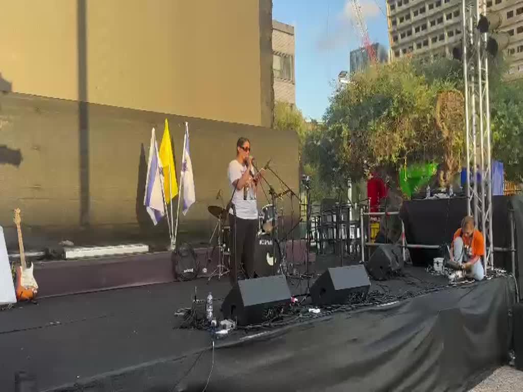 שנה לשמחת תורה, ועדיין בימים הנוראים: בלי שירי, ירדן, הילדים והשקט