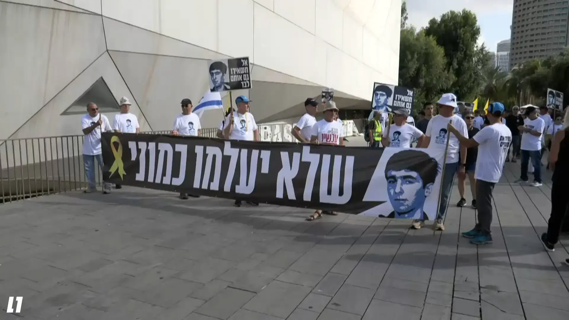 כשאמא של רון ארד שברה את הפקודה: מה באמת שינה את היחס לשבויים?