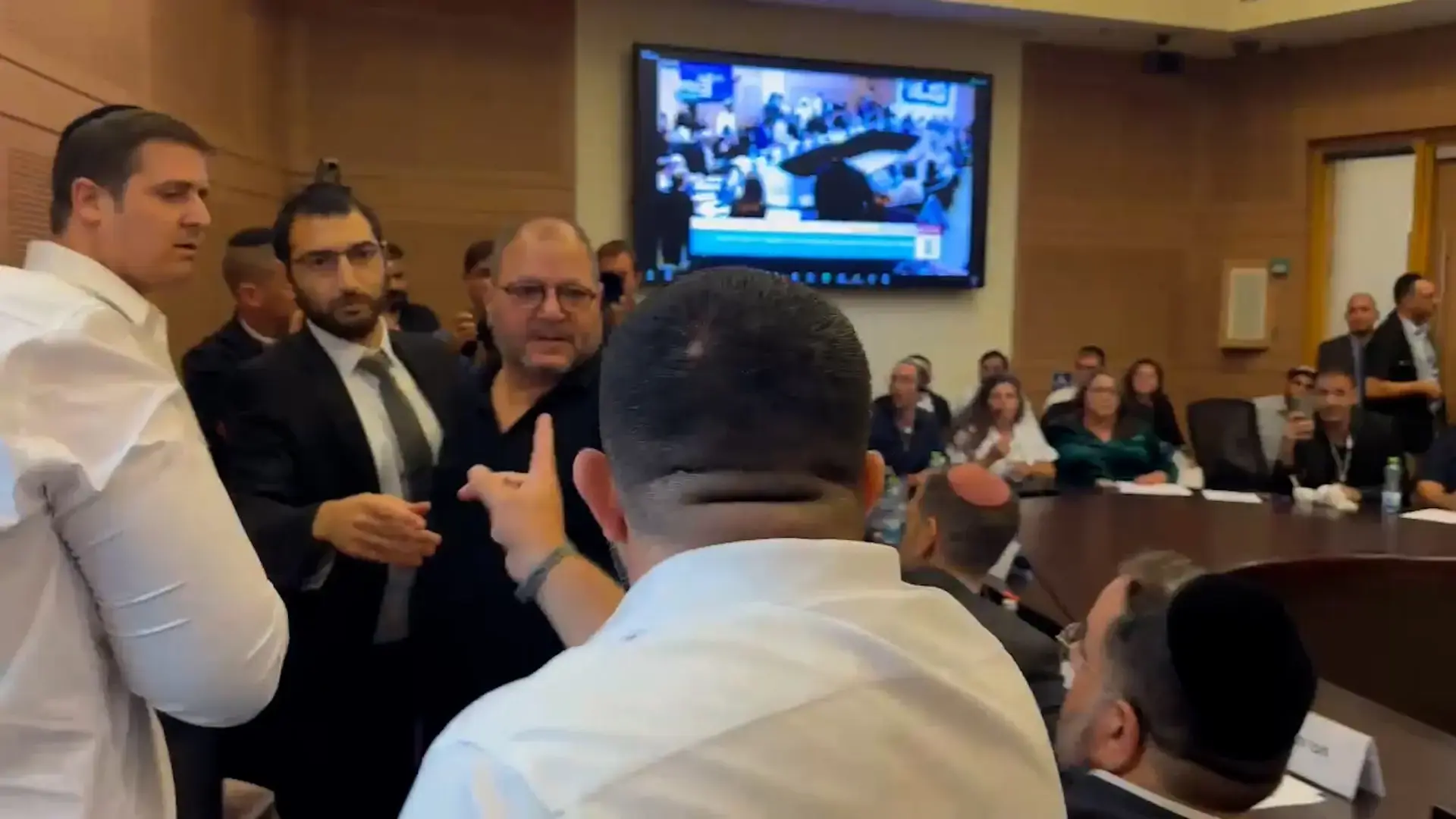 אלמוג כהן קרא "להחליף את המטכ"ל של החמורים הכושלים", נתניהו בתגובה: "אמירה אומללה"