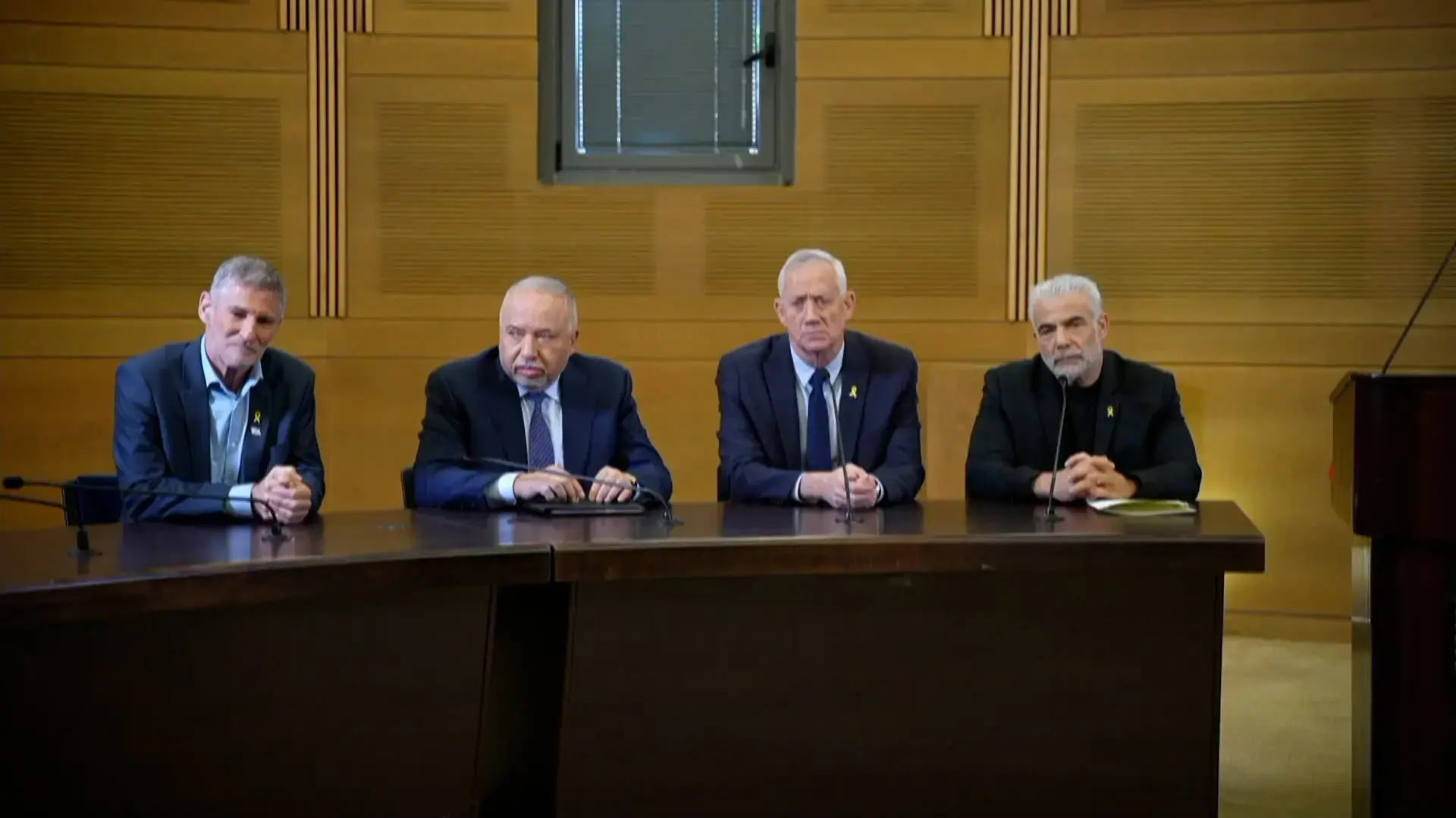 האופוזיציה משחקת ב"תתעלם ואולי זה ייעלם", גנץ החליט לא להשתתף