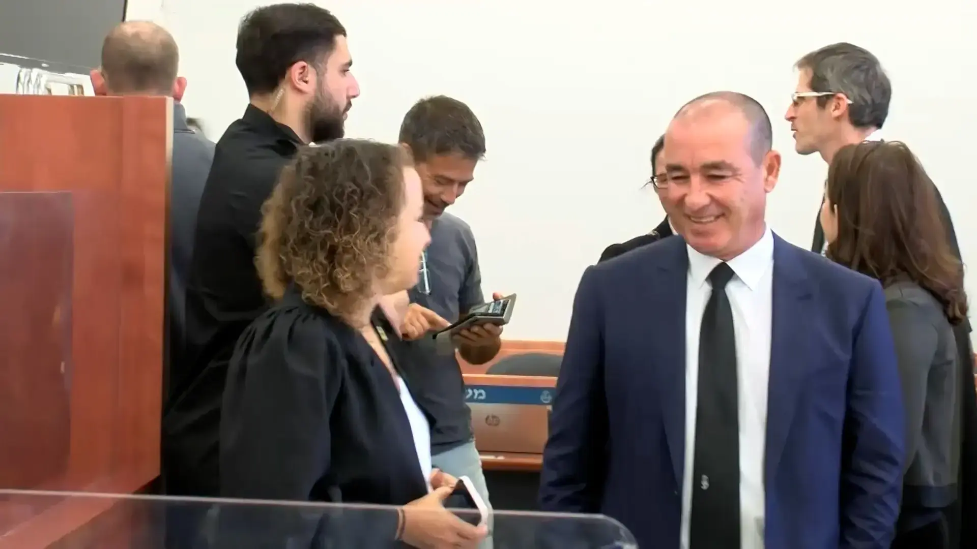 מהעדות המתקרבת בבית המשפט למצעד המקורבים בלה"ב, נתניהו וסביבתו שוקעים עד צוואר בחקירות