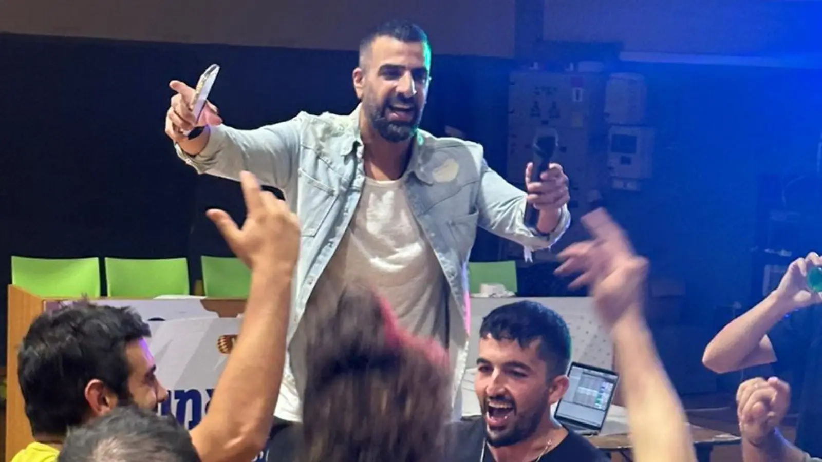 "לפעמים אני יוצא שפוף להופעה אחרי החדשות. זה הקהל שנותן את הכוח"