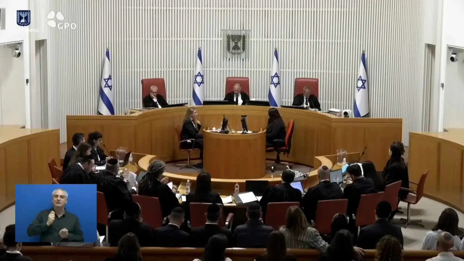 בשם אינטרס מגזרי, השר בן צור לוקח משפחות רבות כבנות ערובה