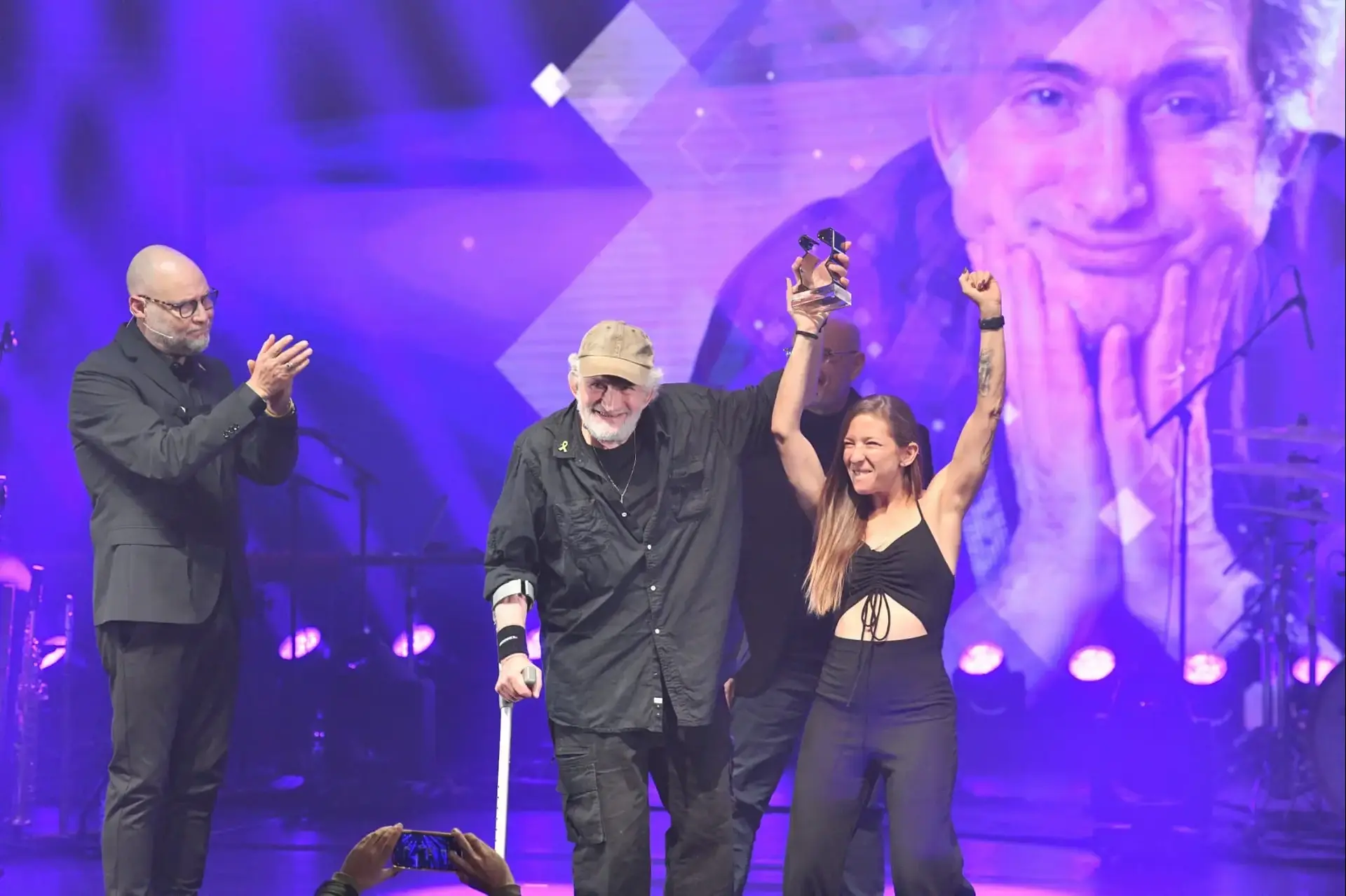 עם מקל הליכה וקול רועד: הנאום של דני ליטני שהעמיד את הקהל על רגליו