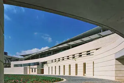 חסרי השכלה אקדמית קודמו במשרד החוץ