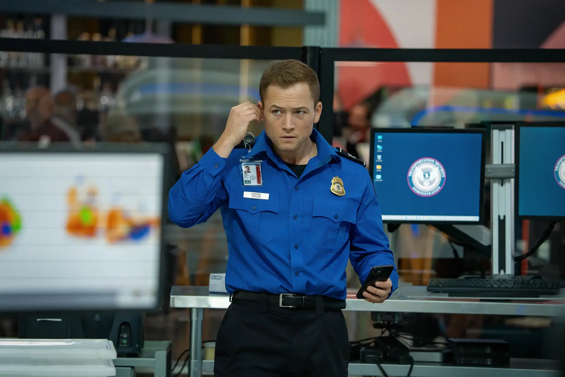 "Carry-On" בנטפליקס ועוד: ארבעה סרטים שכדאי לראות עכשיו (ואחד שלא)