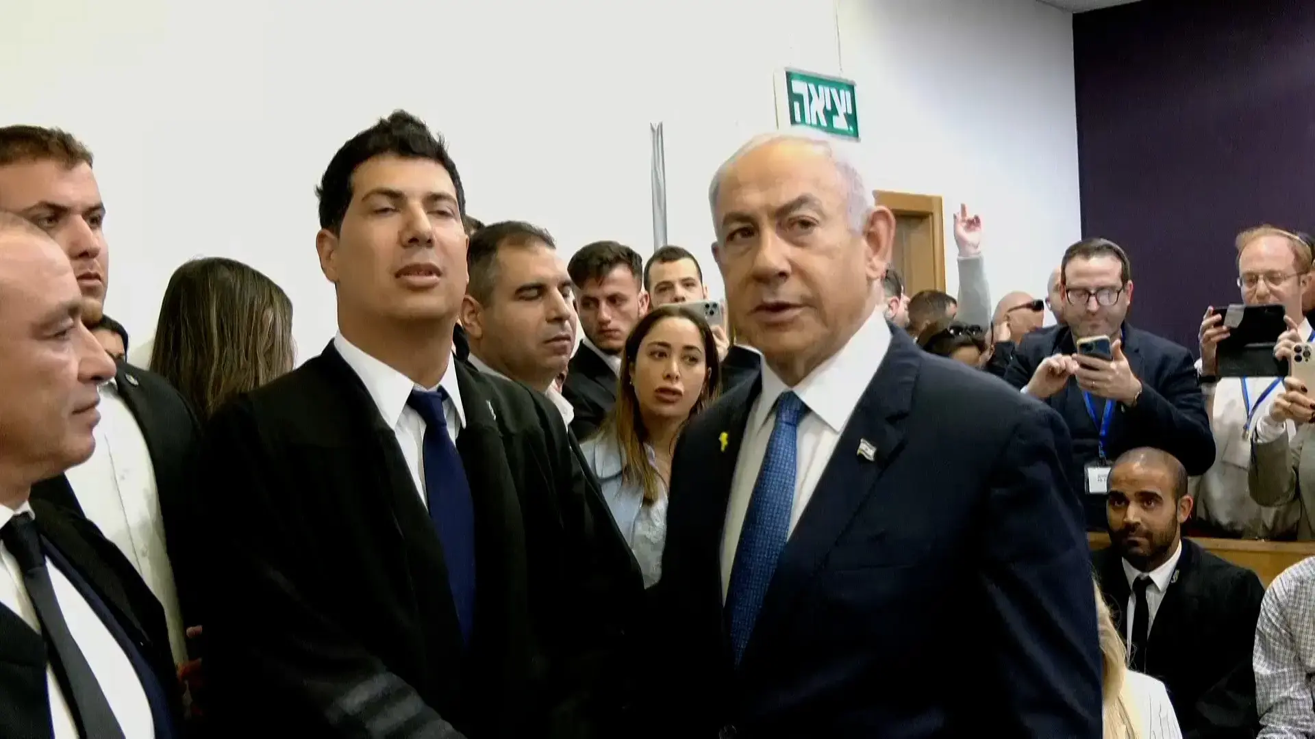 במדינה הזו יוזמים חוק שישלח פוליטיקאים שקרנים לכלא. למה לא אצלנו?