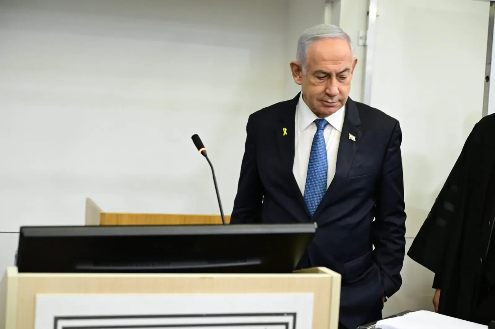 עובד עלינו בעיניים: עסקת חטופים כוללת מנוגדת לאינטרס של נתניהו