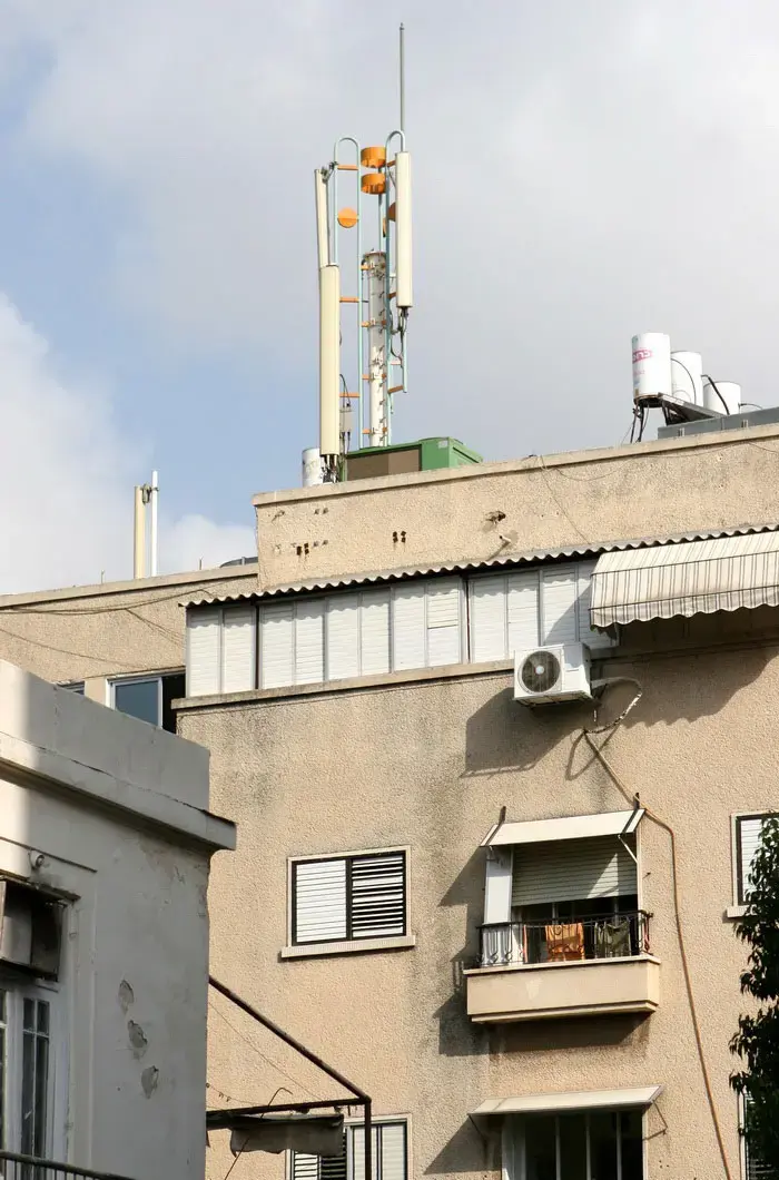 סוף לאנטנות הסלולר בדירות ומרפסות