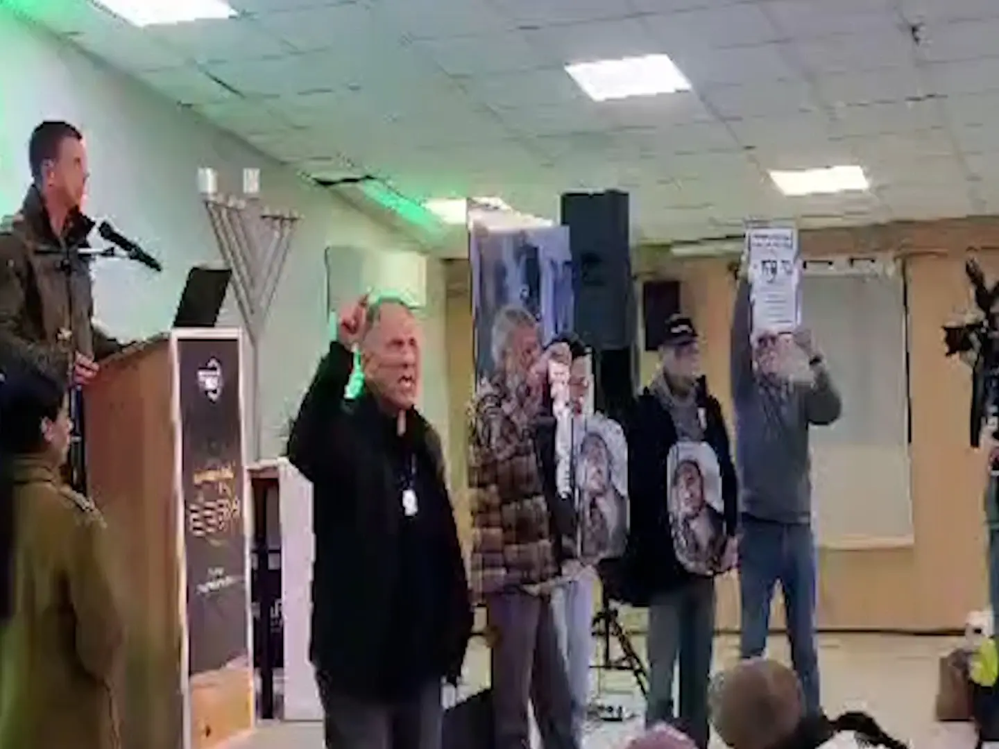 בערוץ 14 "לא מדברים על משפחות שכולות". בערוץ 12 סתם עושים להן עוול