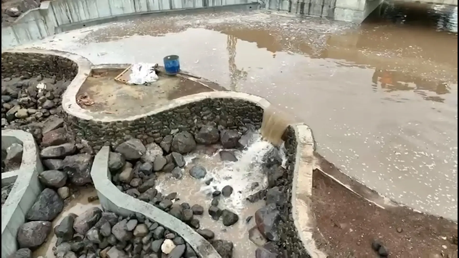 למרות הזיהום: מנסים להפעיל מחדש את מתקני ההתפלה - והמדינה תישא בעלויות הנזק