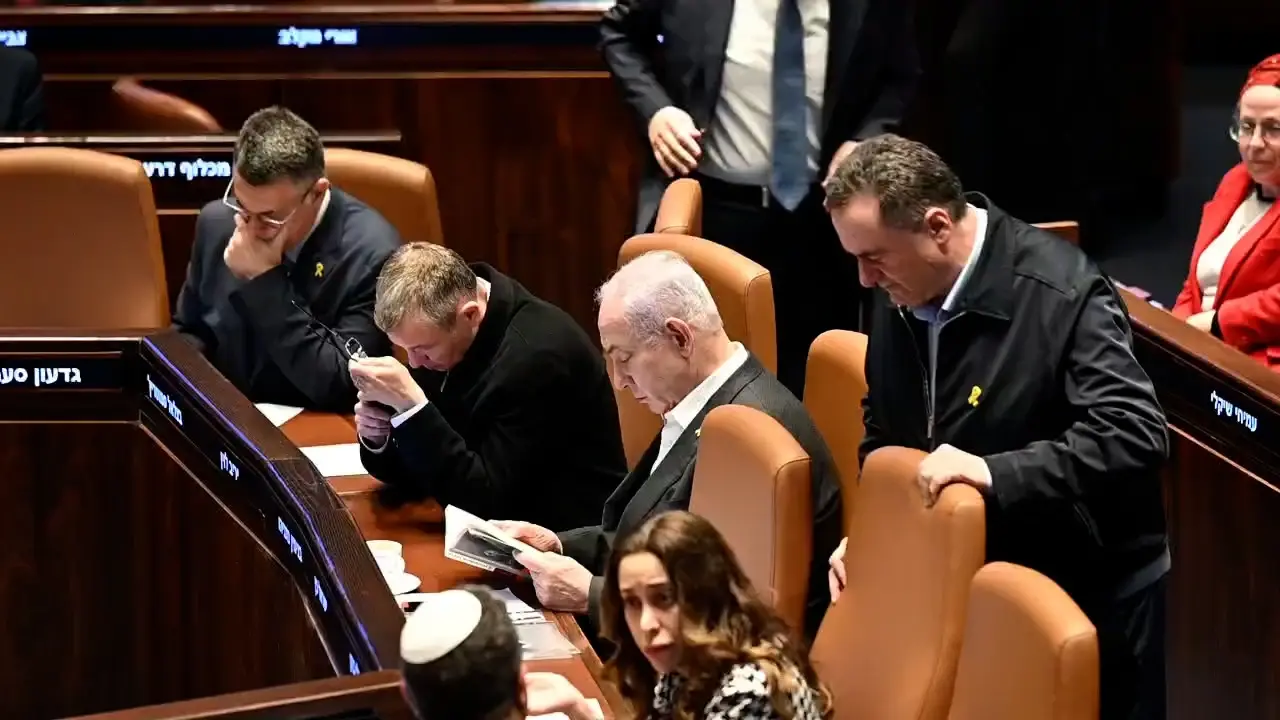 נתניהו נגרר מביה"ח, אבל החולה האמיתית היא הקואליציה שסובלת מבן-גביריטיס