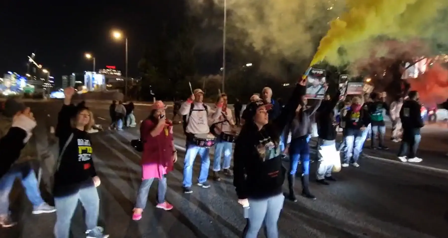 "אין ניסים בלי מעשים": משפחות חטופים חוסמות את איילון בדרישה לעסקה