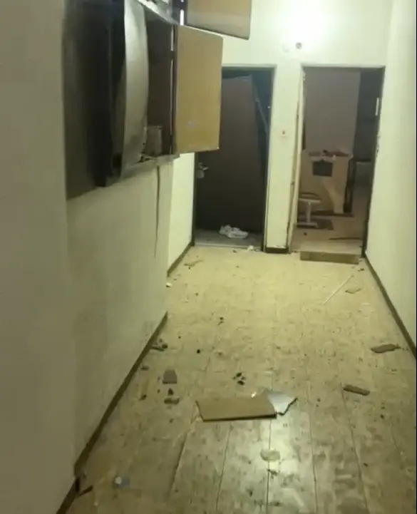 פצוע מפיצוץ עז בבניין מגורים בראשל"צ: "היה בום חזק, הבית נפגע קשה"
