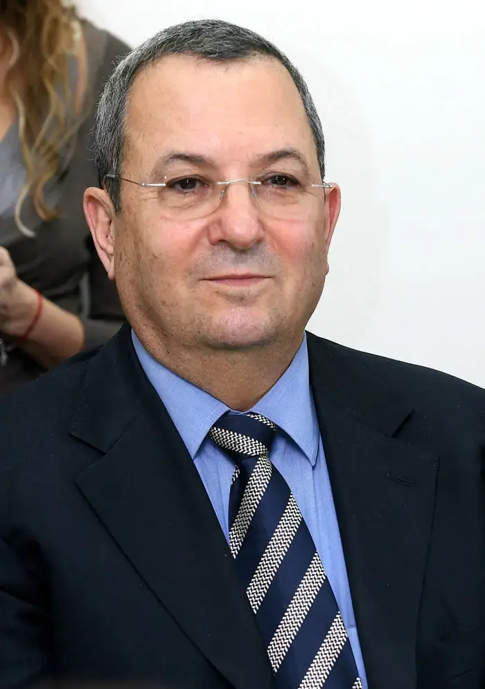 ברק ממשיך לזגזג