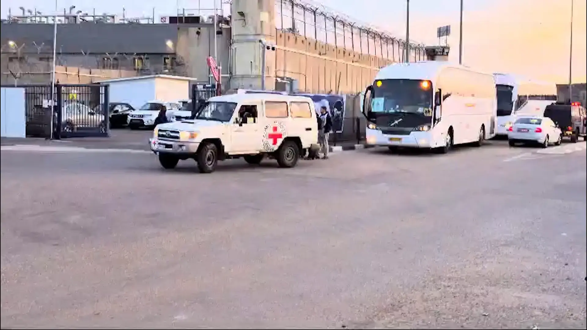 סמוטריץ' דורש חוק שיאסור שחרור מחבלים בכירים - נתניהו מסרב