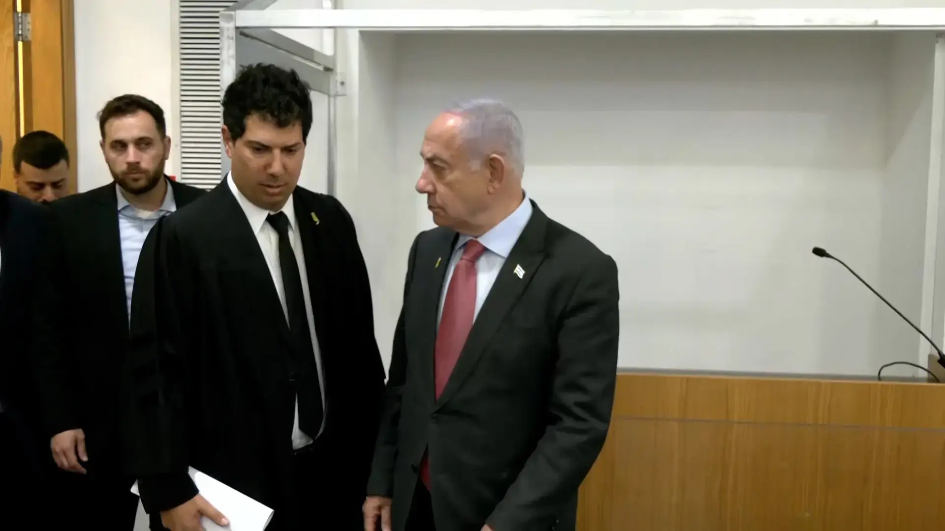 נתניהו ביקש לבטל את הדיונים במשפט שבוע הבא בעקבות הטיסה לארה"ב