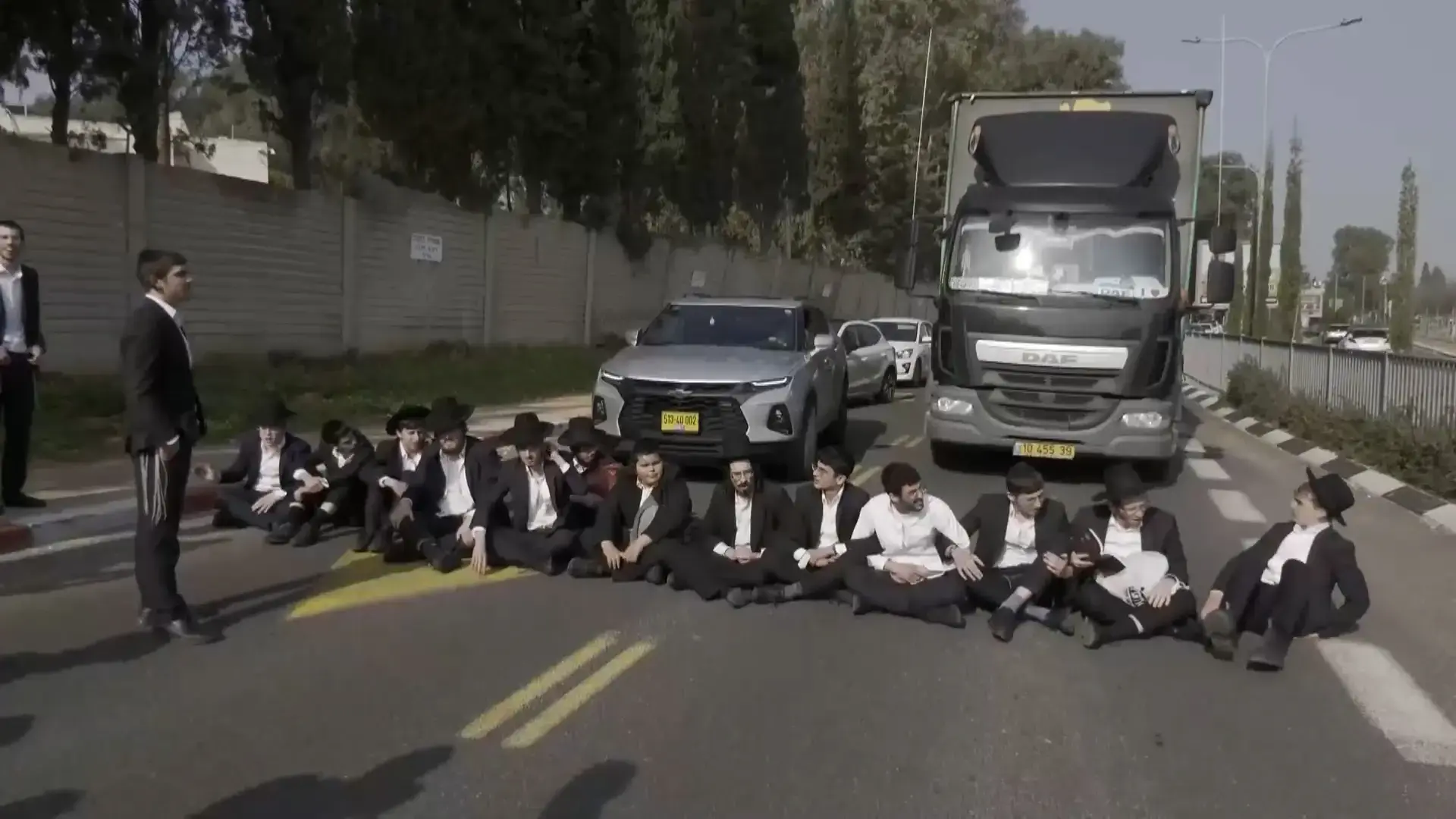 עתירה לבג"ץ: צה"ל שולח צווי גיוס לחרדים שעובדים או לומדים - ומפלה אותם