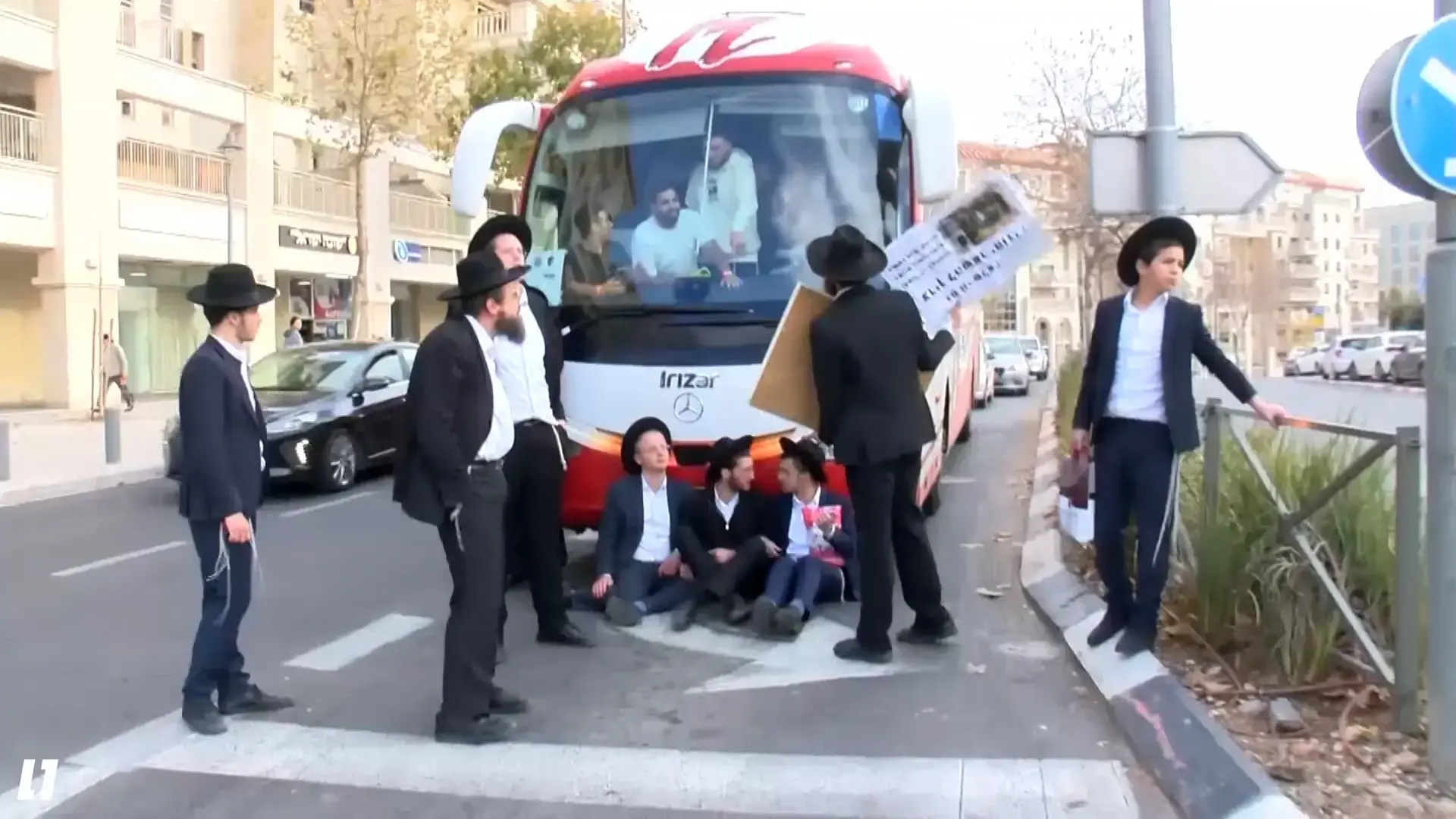 הפגנות בירושלים: הפלג הירושלמי החרדי חוסם את צומת בנייני האומה