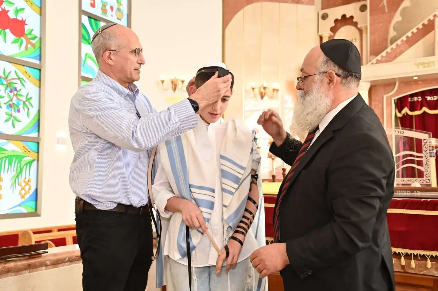 מרגש: הציל את חייו בגיל שנה, ובבר המצווה הניח עליו תפילין