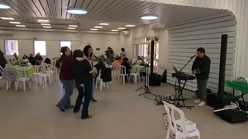 בחלוף 16 חודשים, ויממה אחרי נסיגת צה"ל: חברי קיבוץ משגב עם שבים הביתה