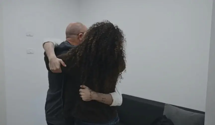 שישה חטופים חזרו הביתה: יום של התרגשות, דמעות וסגירת מעגל