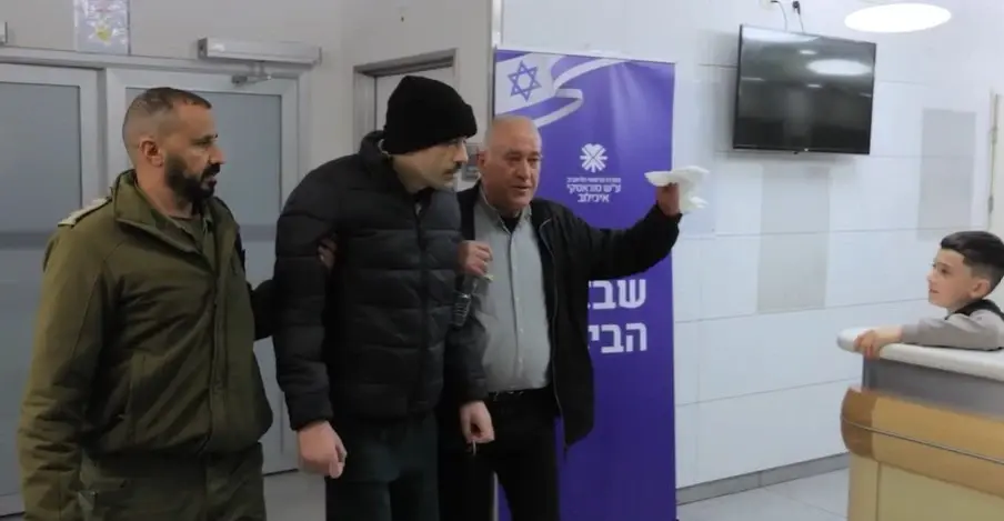 אביו של הישאם א-סייד: "הוא לא מדבר, יכול להיות שהוחזק לבדו כל הזמן"