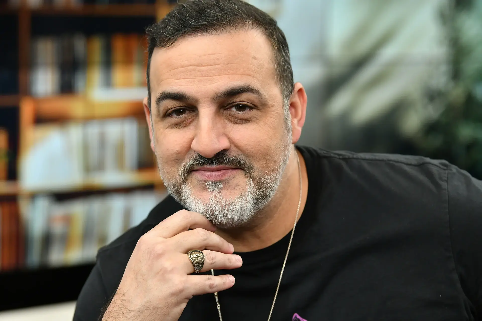 חייל של אהבה: קובי אפללו חוזר עם הסיפור של ישראל