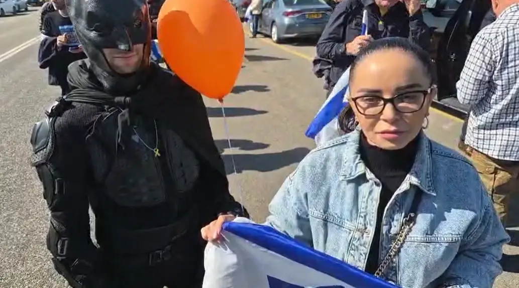 הצעצועים שהונחו עבור משפחת ביבס בנתב"ג - יועברו לבית החולים אסותא