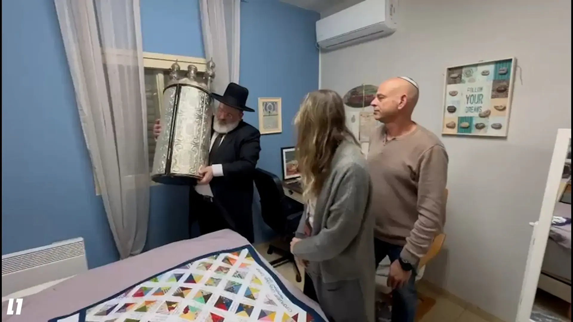 "זה מה שיחזיר אותו - אמונה, תקווה": המחווה של הוריו של החטוף אלון אהל