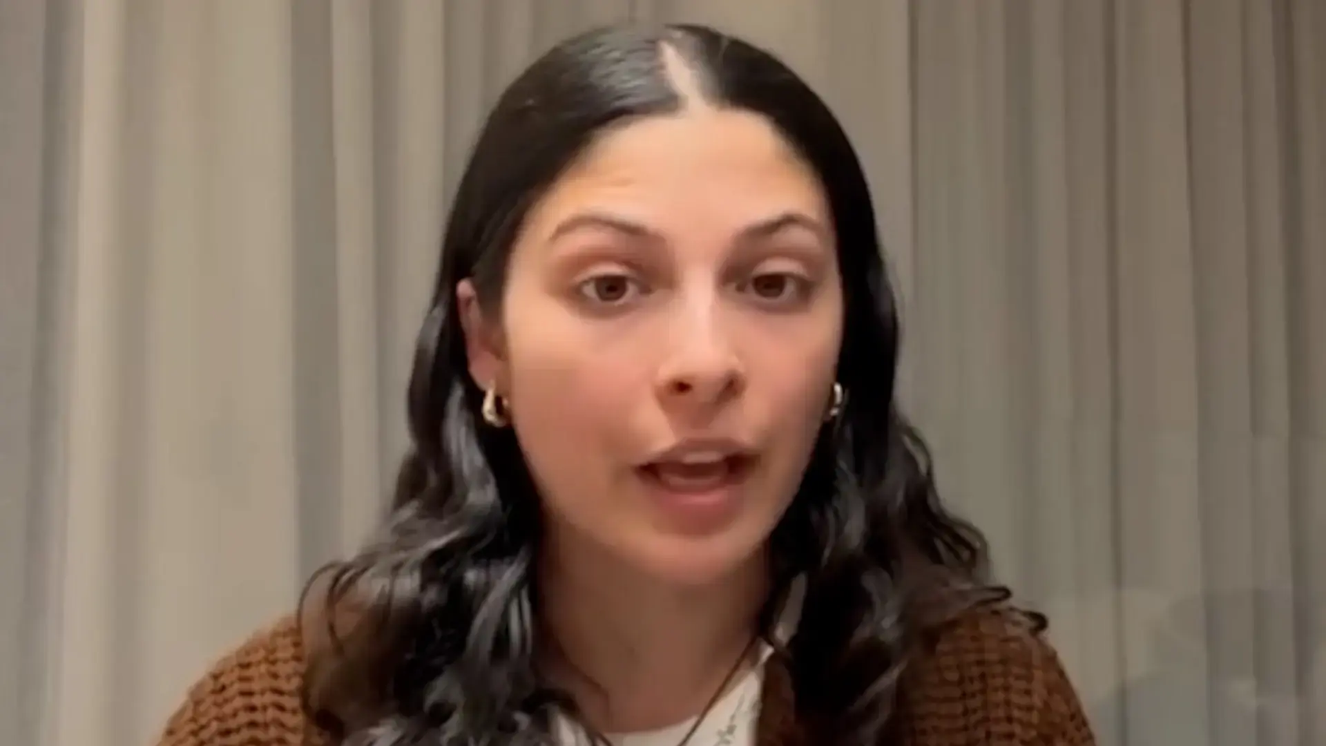 "טריגר שהחזיר אותי לעזה" - שורדת השבי דניאלה גלבוע נגד בית הקפה בתל אביב