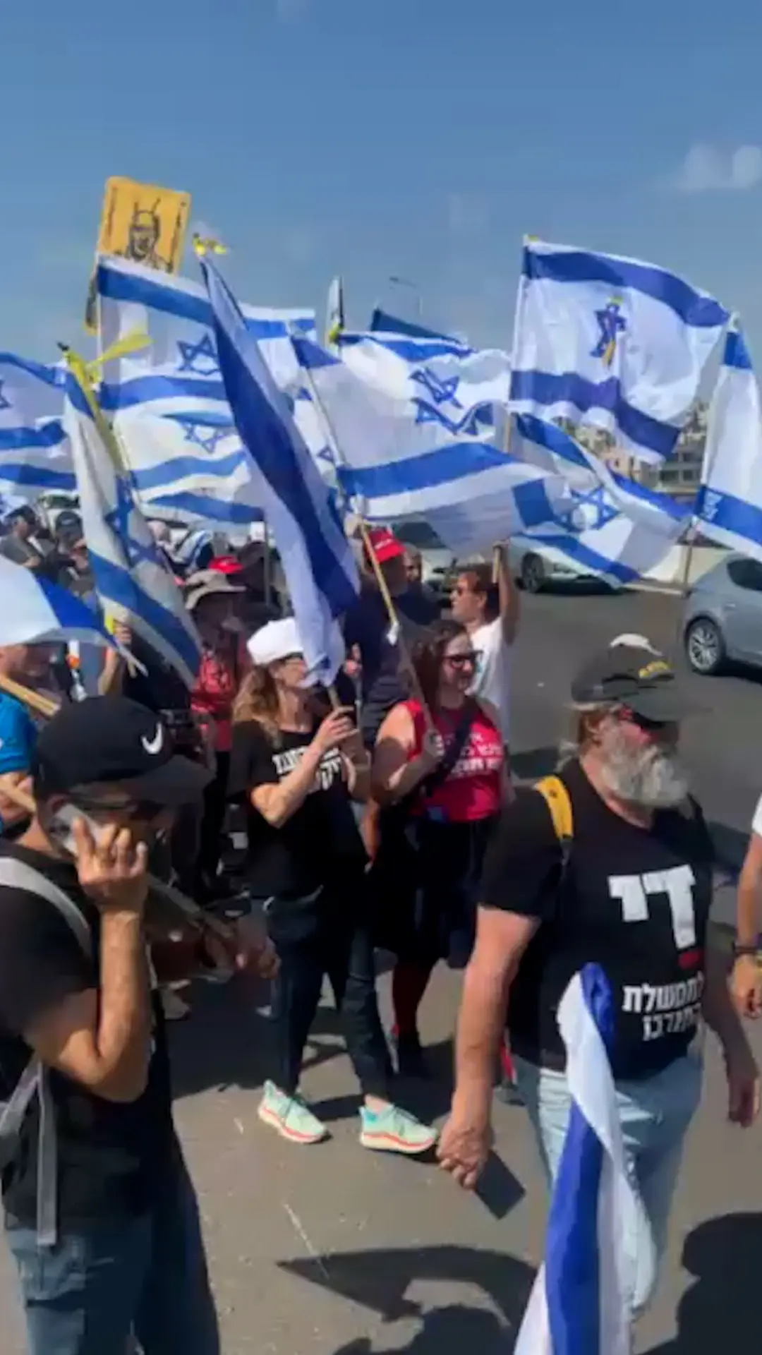 "פגיעה אנושה בביטחון": עשרות אלפים הפגינו נגד פיטורי ראש שב"כ בכיכר הבימה בת"א
