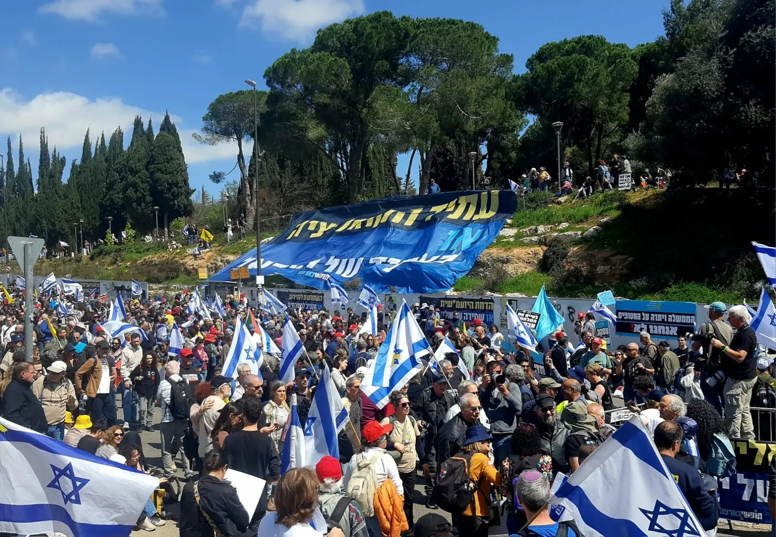אלפים מחו מחוץ לכנסת נגד שינוי הרכב הוועדה לבחירת שופטים