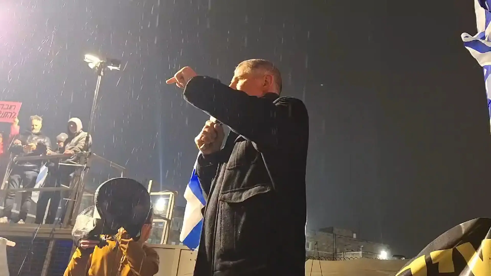 מימין ומשמאל: התגובות להחלטה להקפיא את פיטורי ראש שב"כ