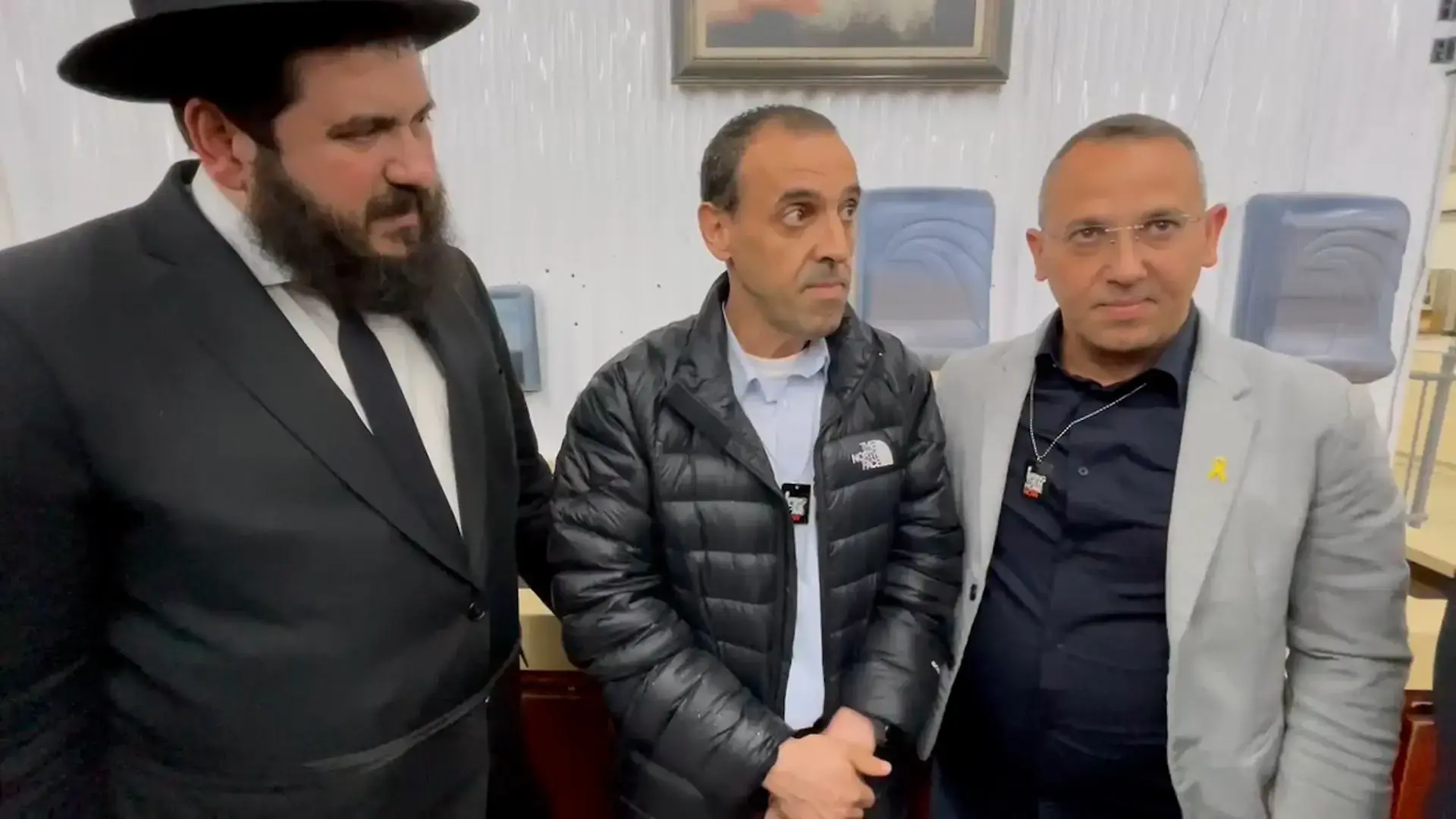 סגירת מעגל: שלט הנצחה של הרבי מליובאוויטש הוצב בבית המעצר בו נכלא - ביום פטירתו של אביו