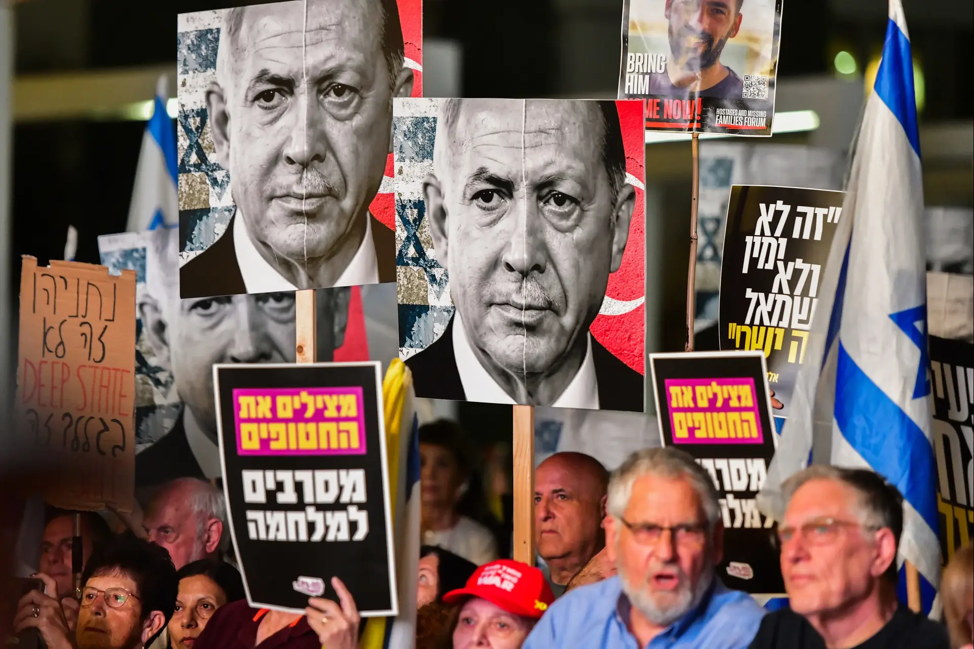 עשרות אלפים הפגינו בכיכר הבימה: "מדינת ישראל צועדת אל עבר דיקטטורה"