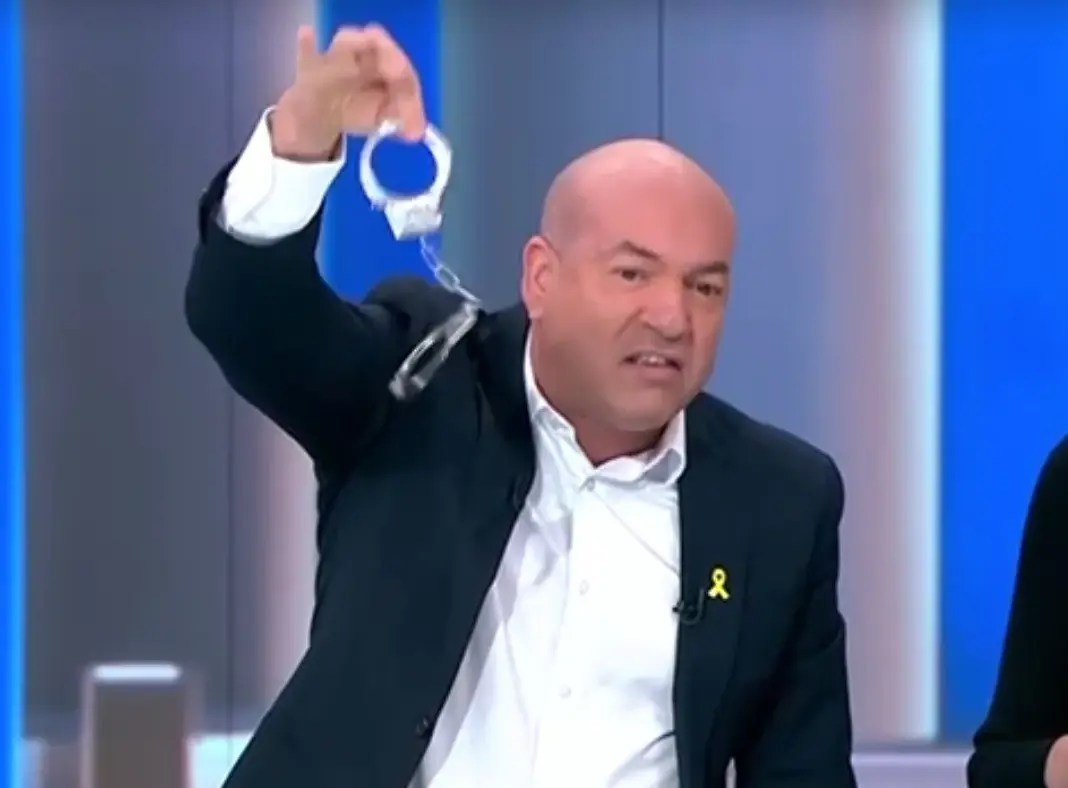 אייל ברקוביץ' שלף אזיקים בשידור: "צריך לעצור את נתניהו"