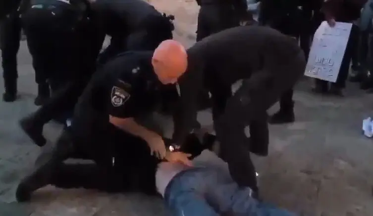 משטרת חיפה שיחררה 20 מעצורי ההפגנה כנגד המלחמה - בית המשפט שיחרר את השאר