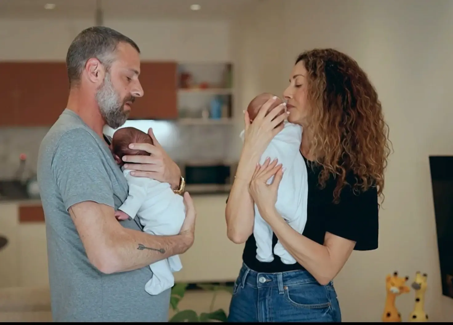 לאורך כל הצפייה בסרט המרגש על שירלי בוגנים ניקרה בי ללא הרף שאלה אחת