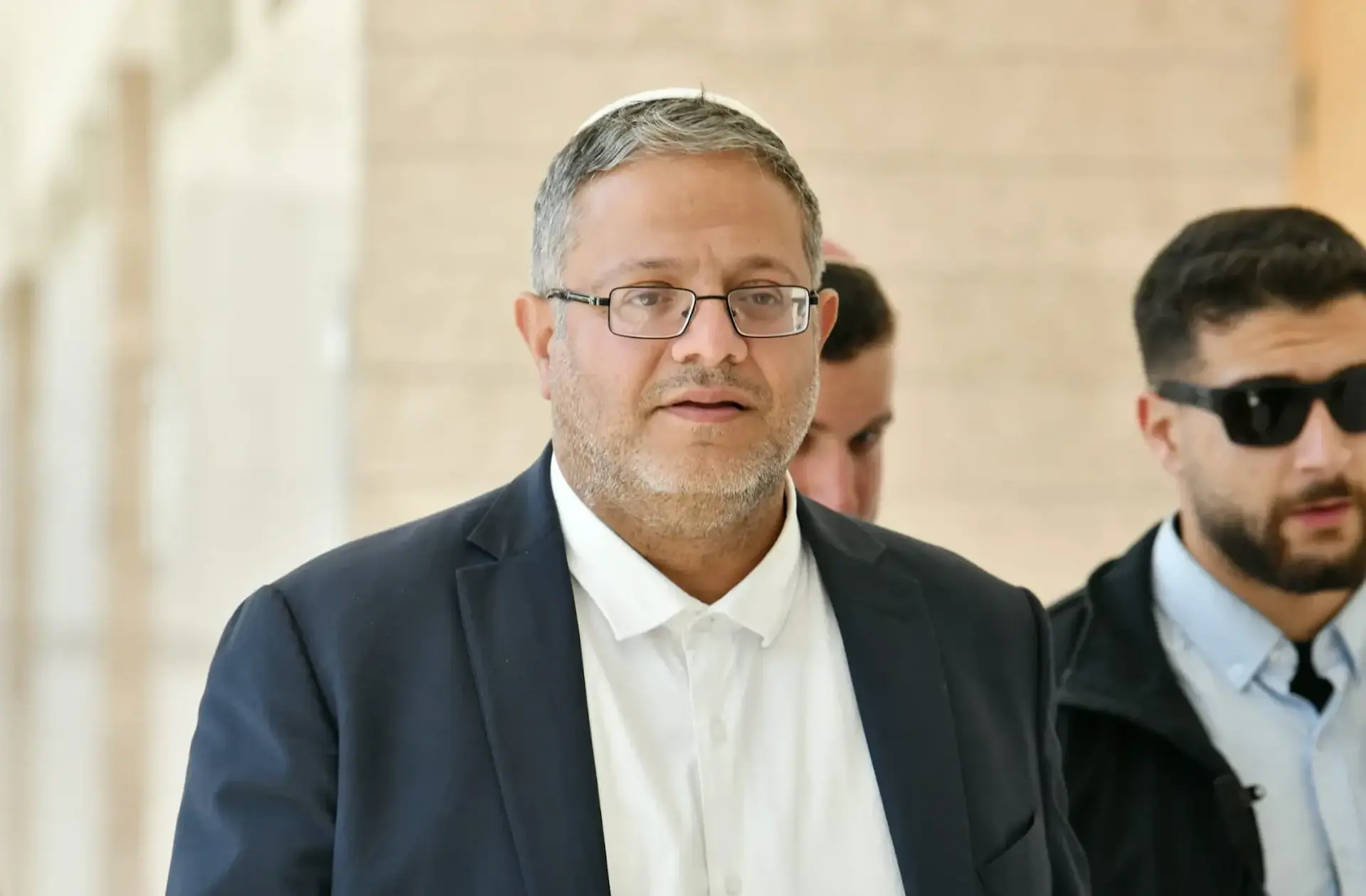 בג"ץ בן גביר: על השר להגיב בתוך שישה ימים לעתירות בנושא הדחתו