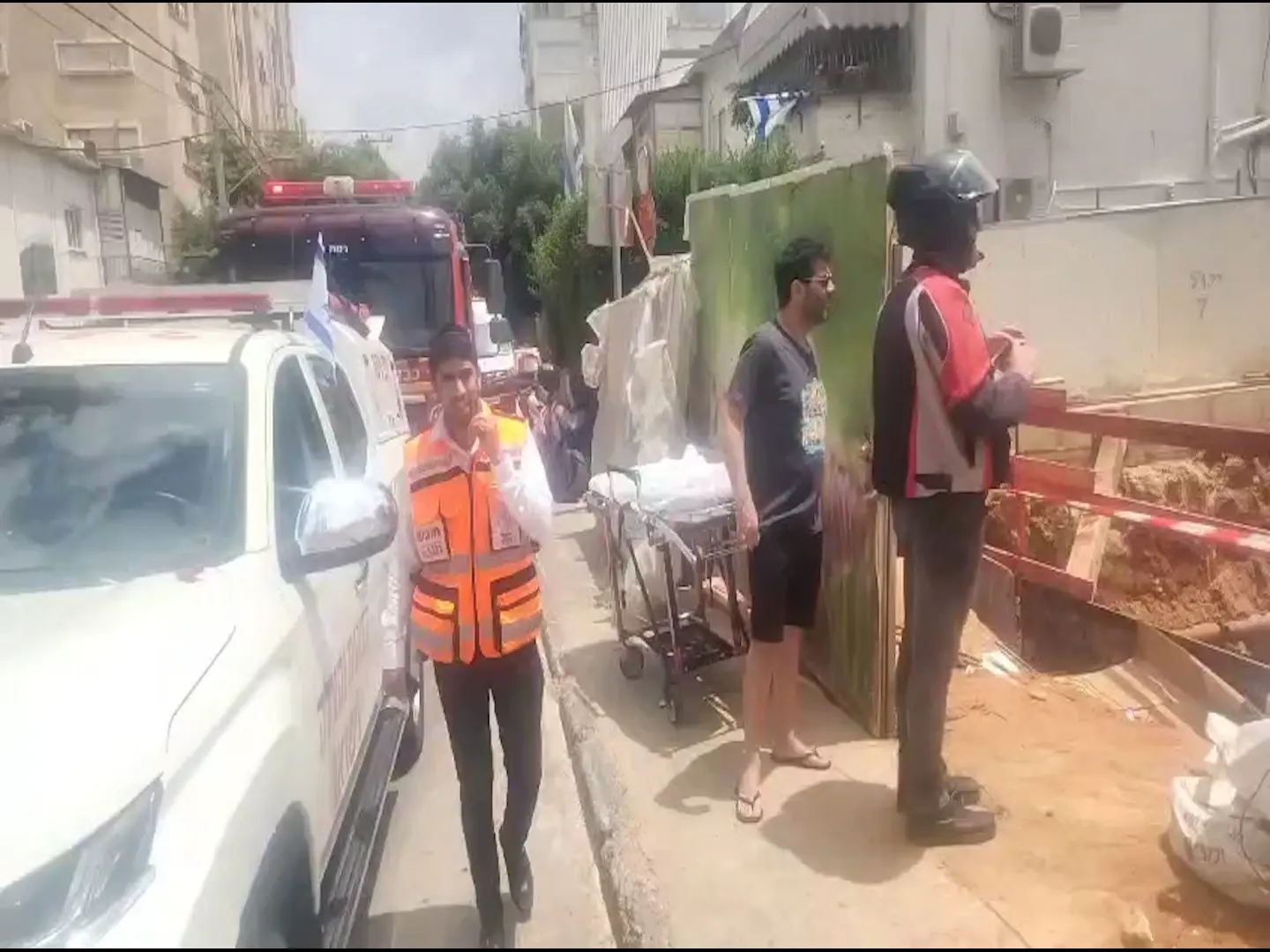 פועל נלכד באתר בנייה ברמת גן - וחולץ במצב קשה, המשטרה פתחה בחקירה