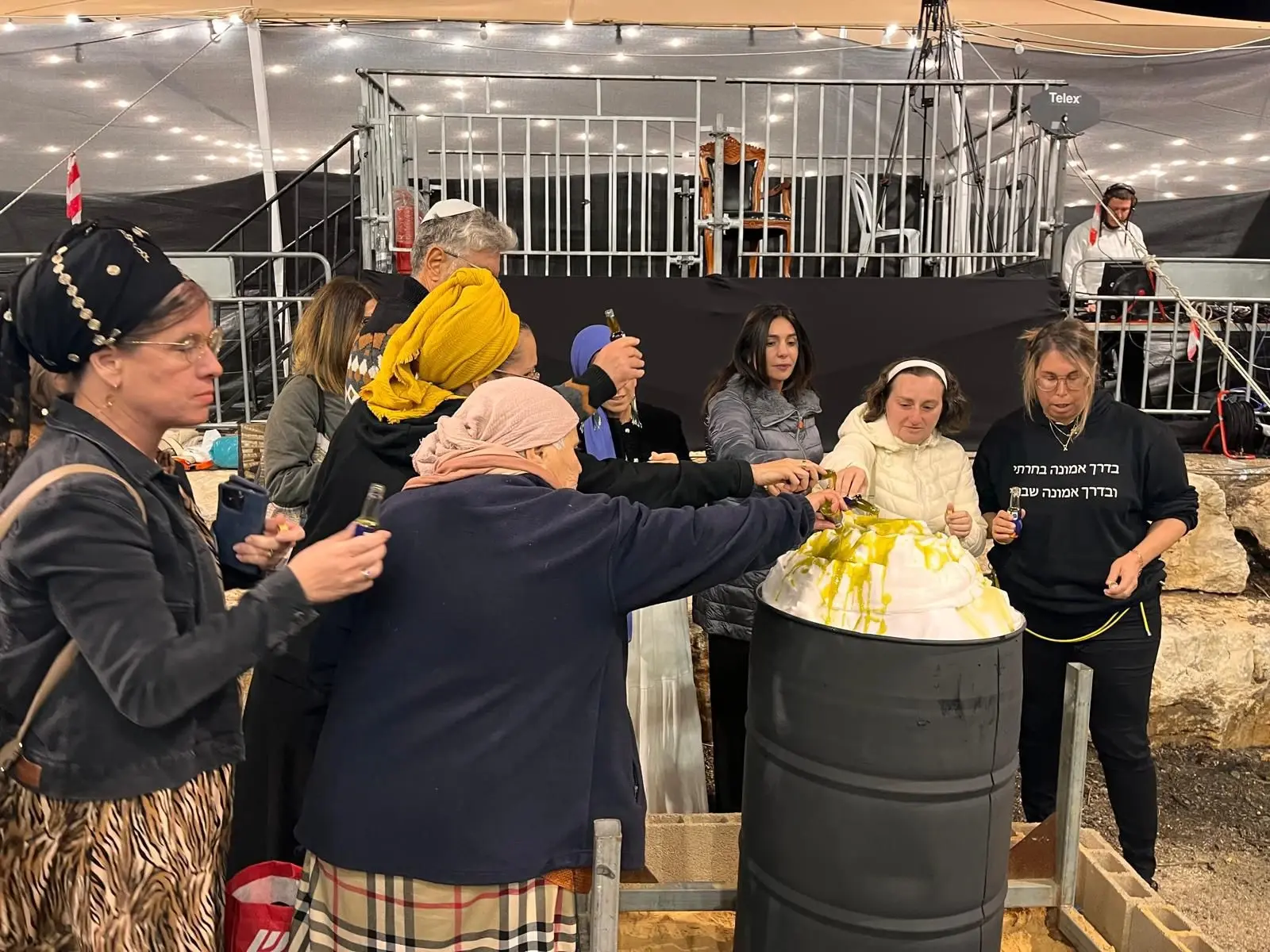 בני משפחות של 10 חטופים ושורדי שבי השתתתפו בהדלקת ל"ג בעומר בהר מירון
