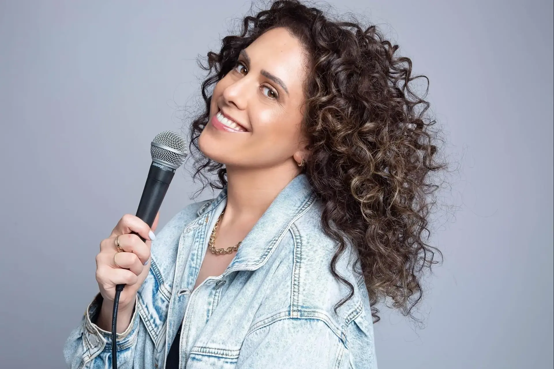 "אין לי בדיחה חדשה": הסטנד-אפ של חגית גינזבורג התחיל באזעקה ונגמר בדמעה