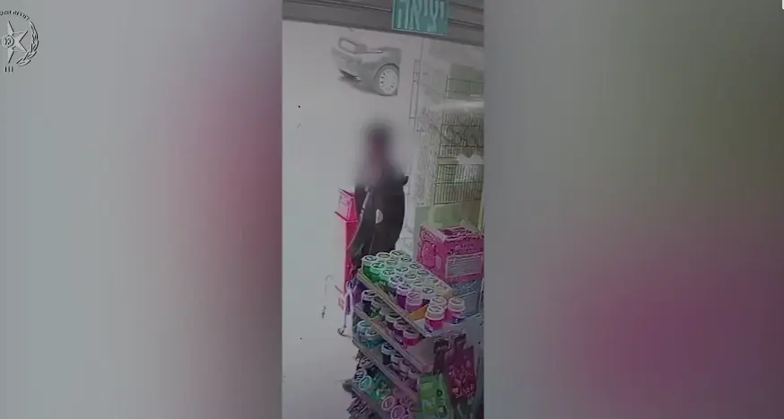 באיומי סכין ובעקביות מרשימה: נעצר קטין בחשד ל-5 מקרי שוד בשבוע אחד
